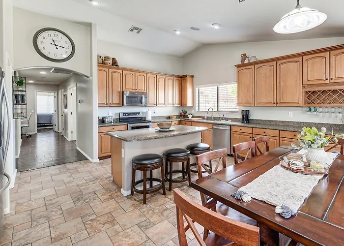 Spacious Backyard! Family Haven In San Tan Valley Magma